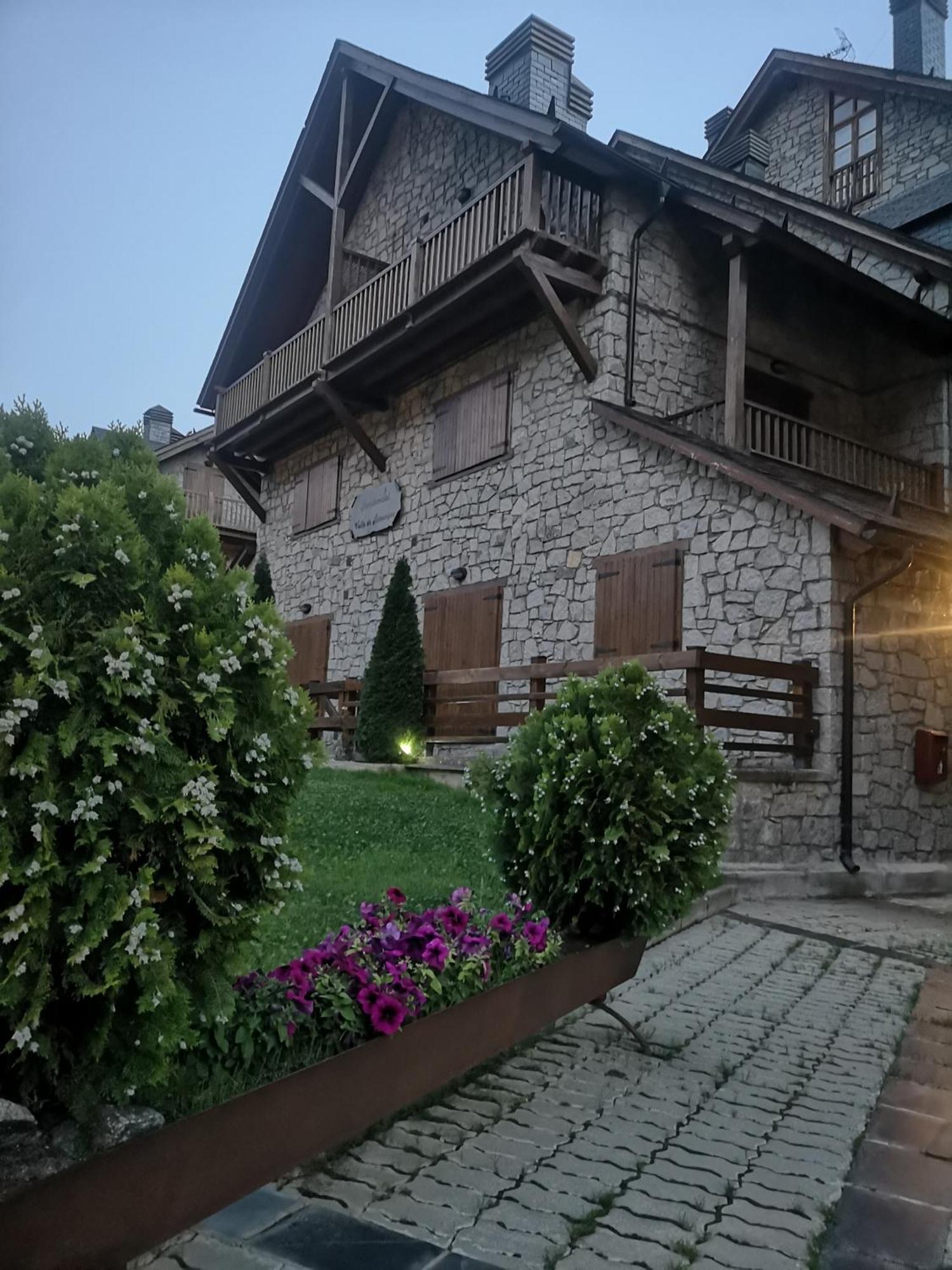 Residencial Valle De Benasque Eksteriør bilde
