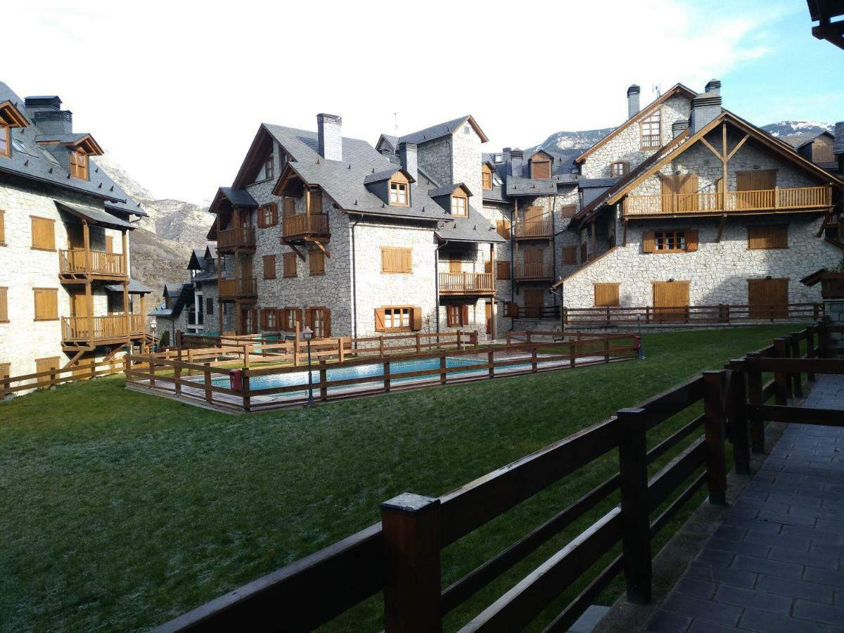 Residencial Valle De Benasque Eksteriør bilde
